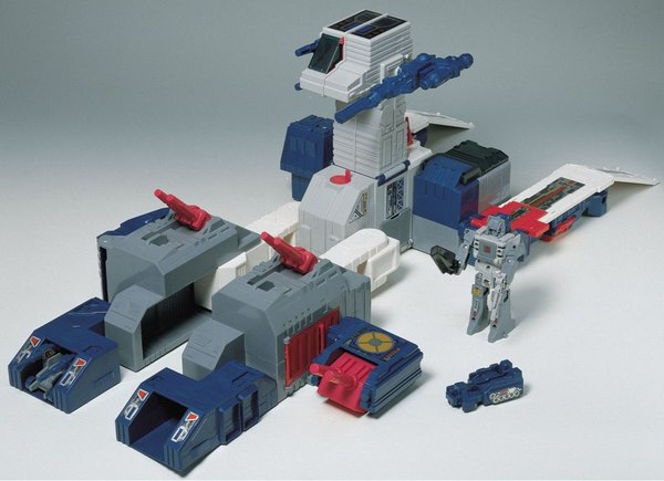 Takara Tomy Encore 23 Fortress Maximus Official Images Show Biggest Transformer Toy Ever  (4 of 8)